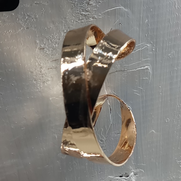 Different pieces of jelwery - Picture 5 of 6